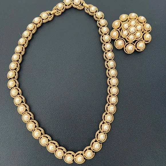 Vtg Crown Trifari Demi Parure Pearls Gold Tone Snowflake necklace and Brooch set - Picture 2 of 9
